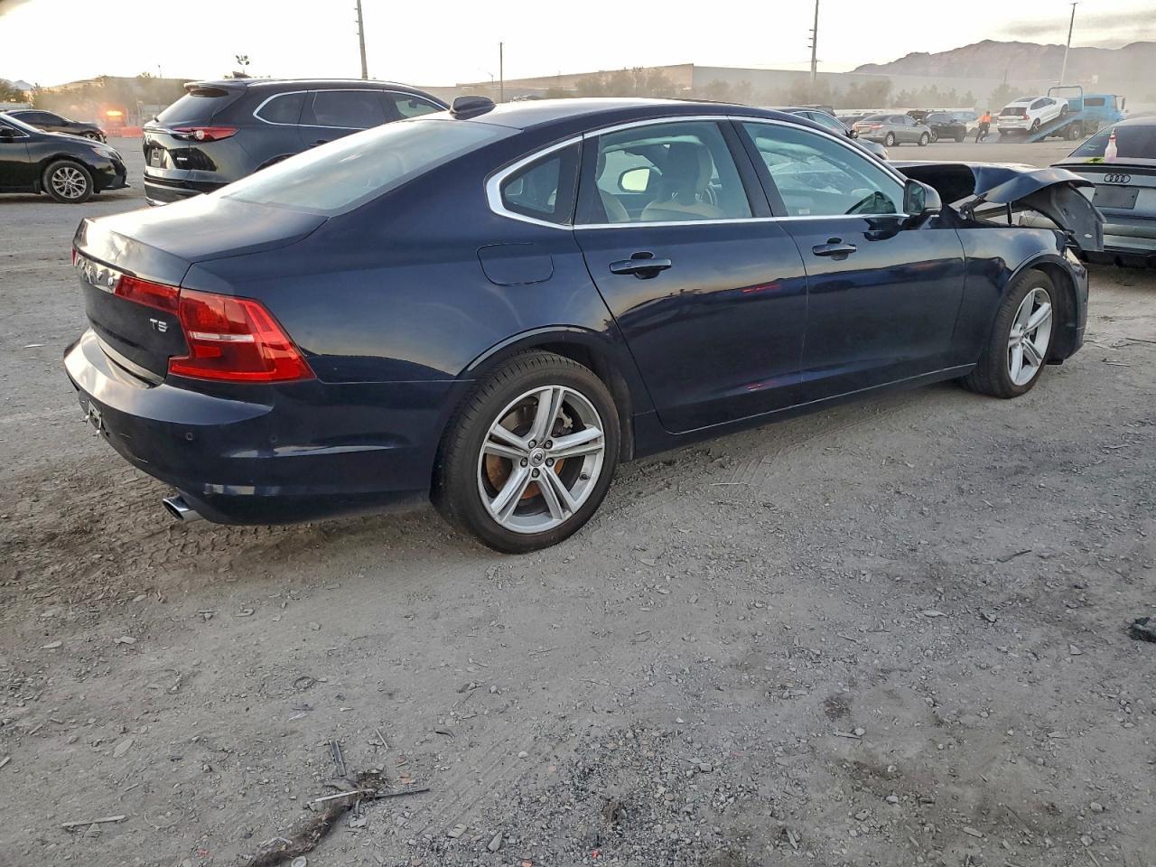 2017 Volvo S90 T5 Momentum - Image 3