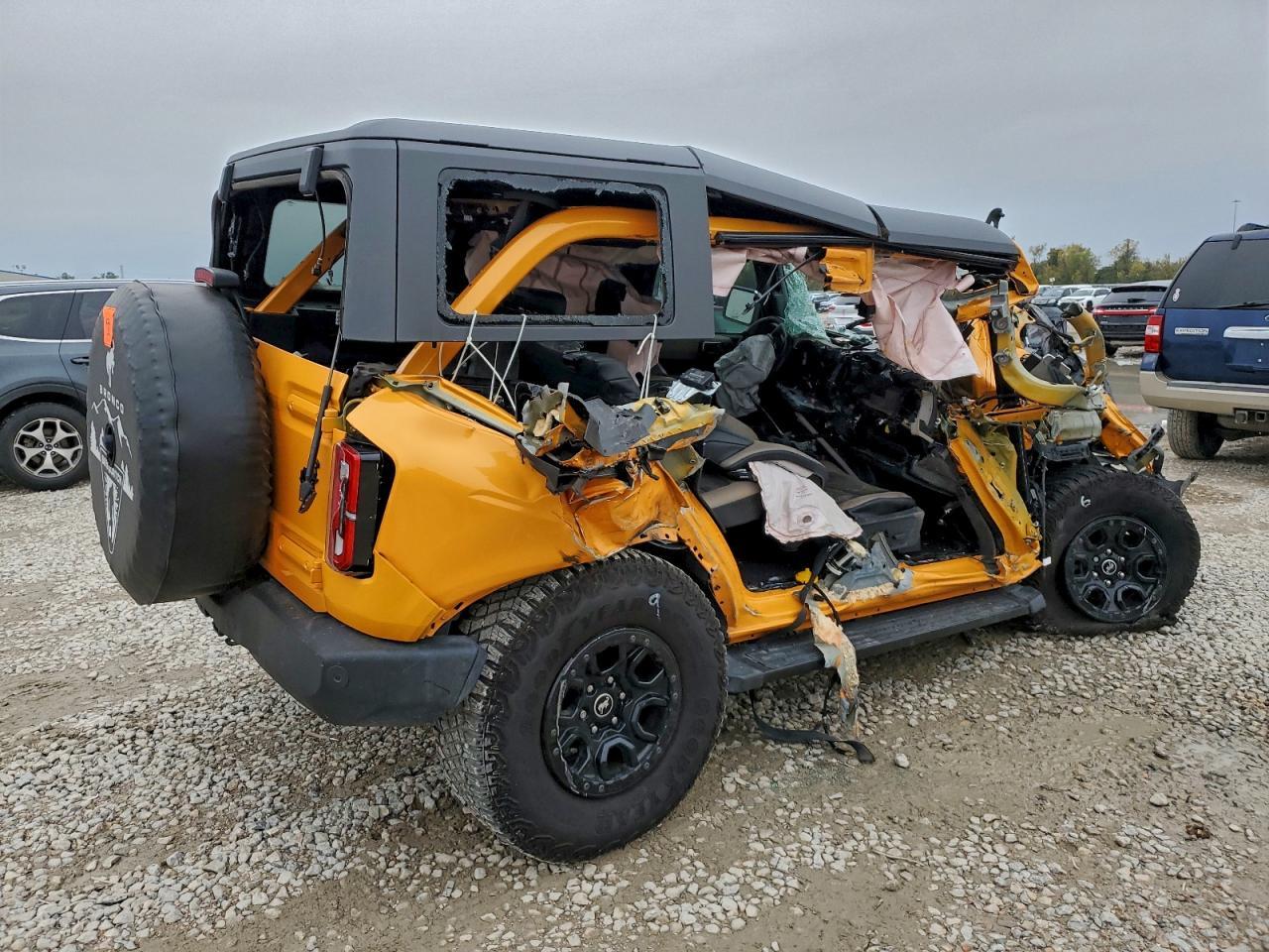 2022 Ford Bronco Base - Фото 3