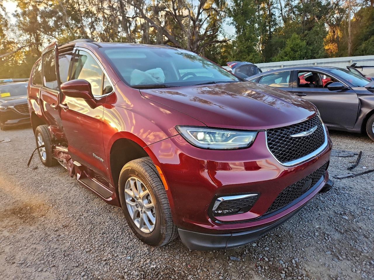 2022 Chrysler Pacifica Touring L - Фото 4