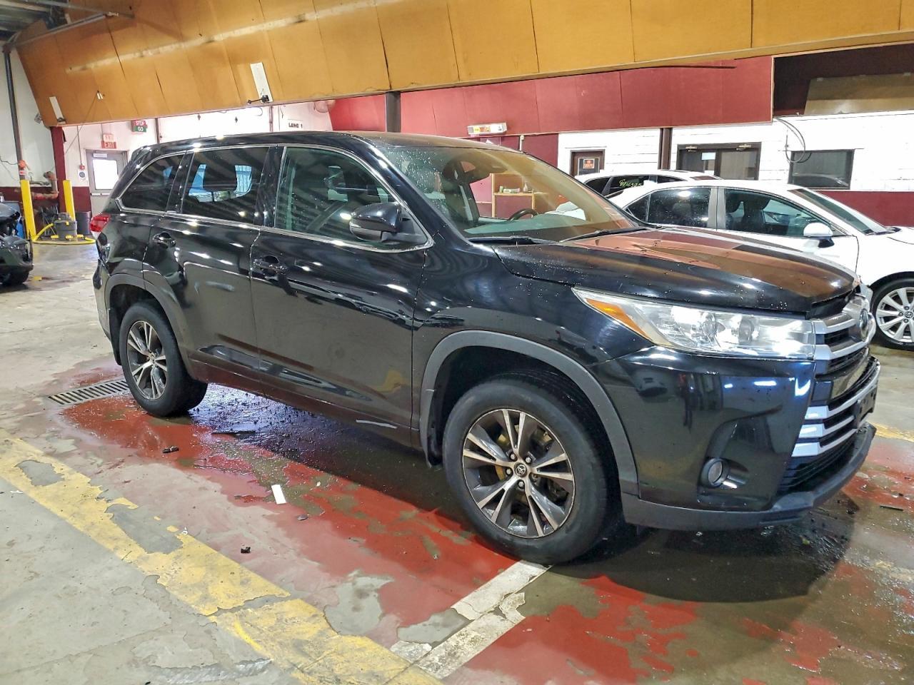 2017 Toyota Highlander Le Plus - Фото 4