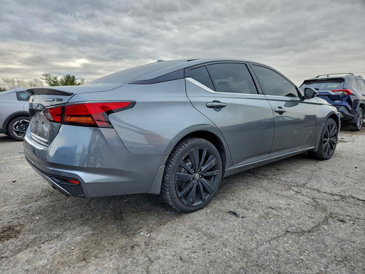 2022 Nissan Altima Sr - Фото 3