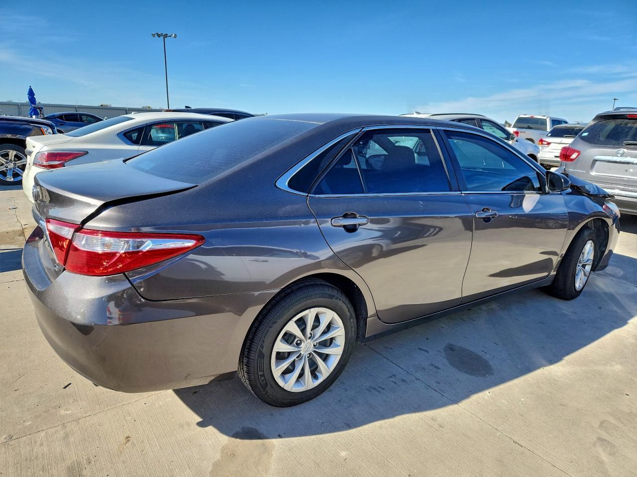 2016 Toyota Camry Le - Image 3