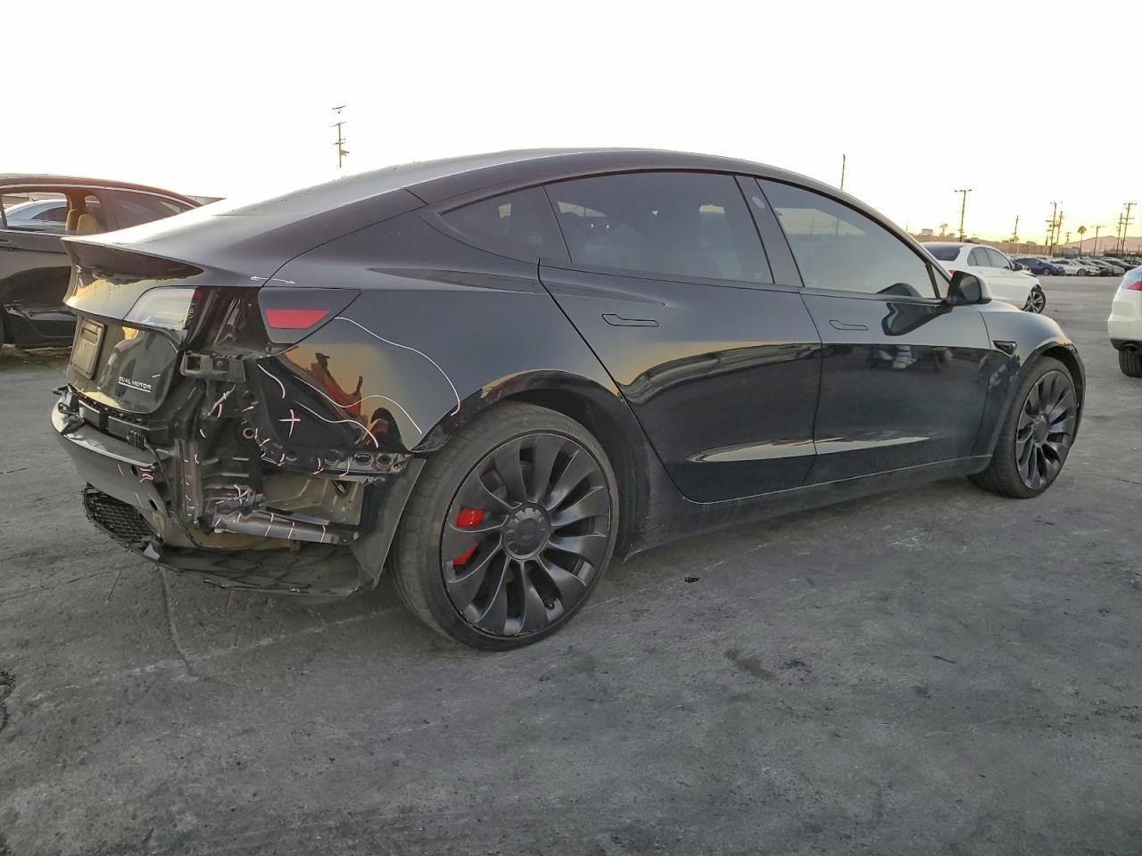 2023 Tesla Model 3 - Фото 3
