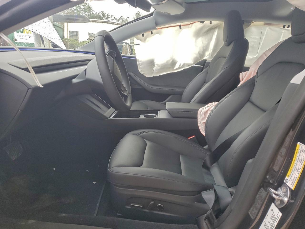 2025 Tesla Model 3 - Фото 7