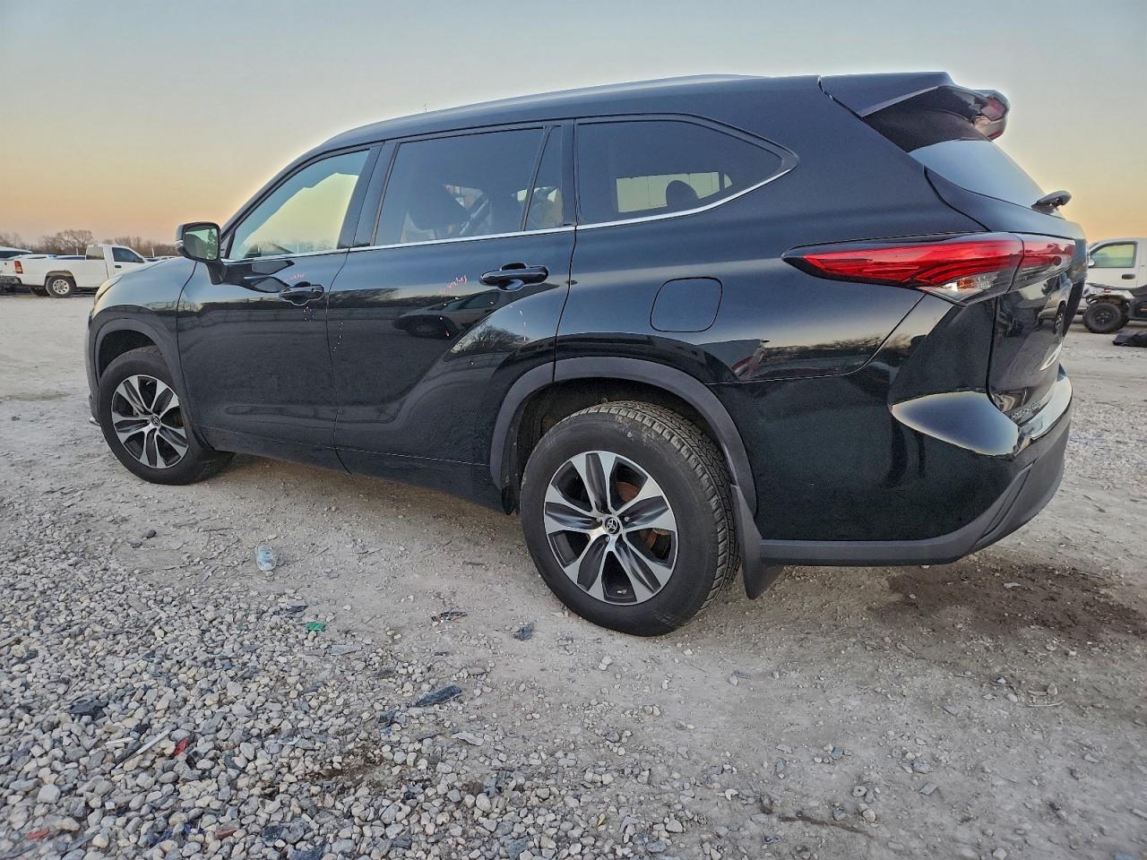 2021 Toyota Highlander Xle - Фото 2