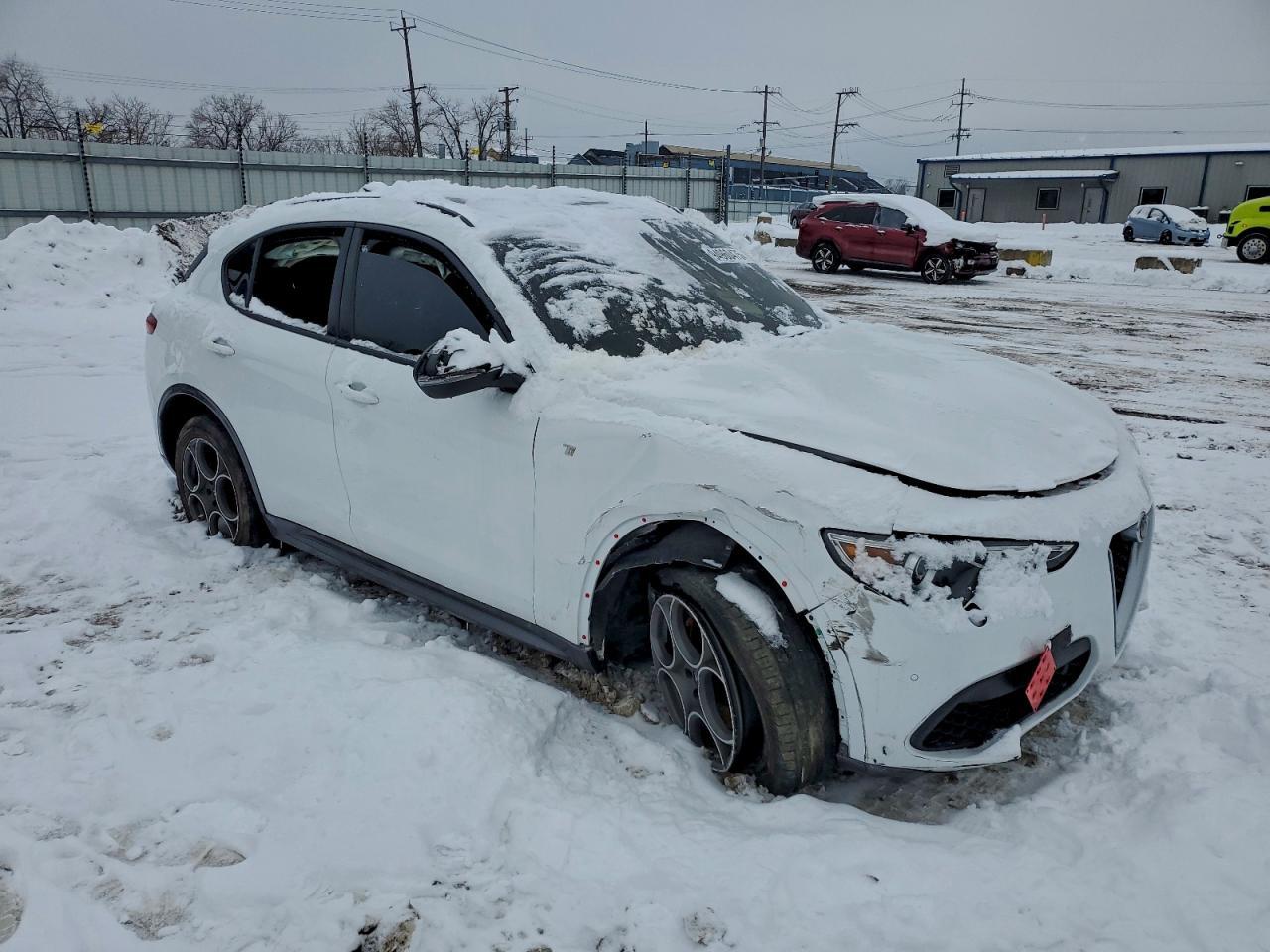2022 Alfa Romeo Stelvio Ti - Фото 4