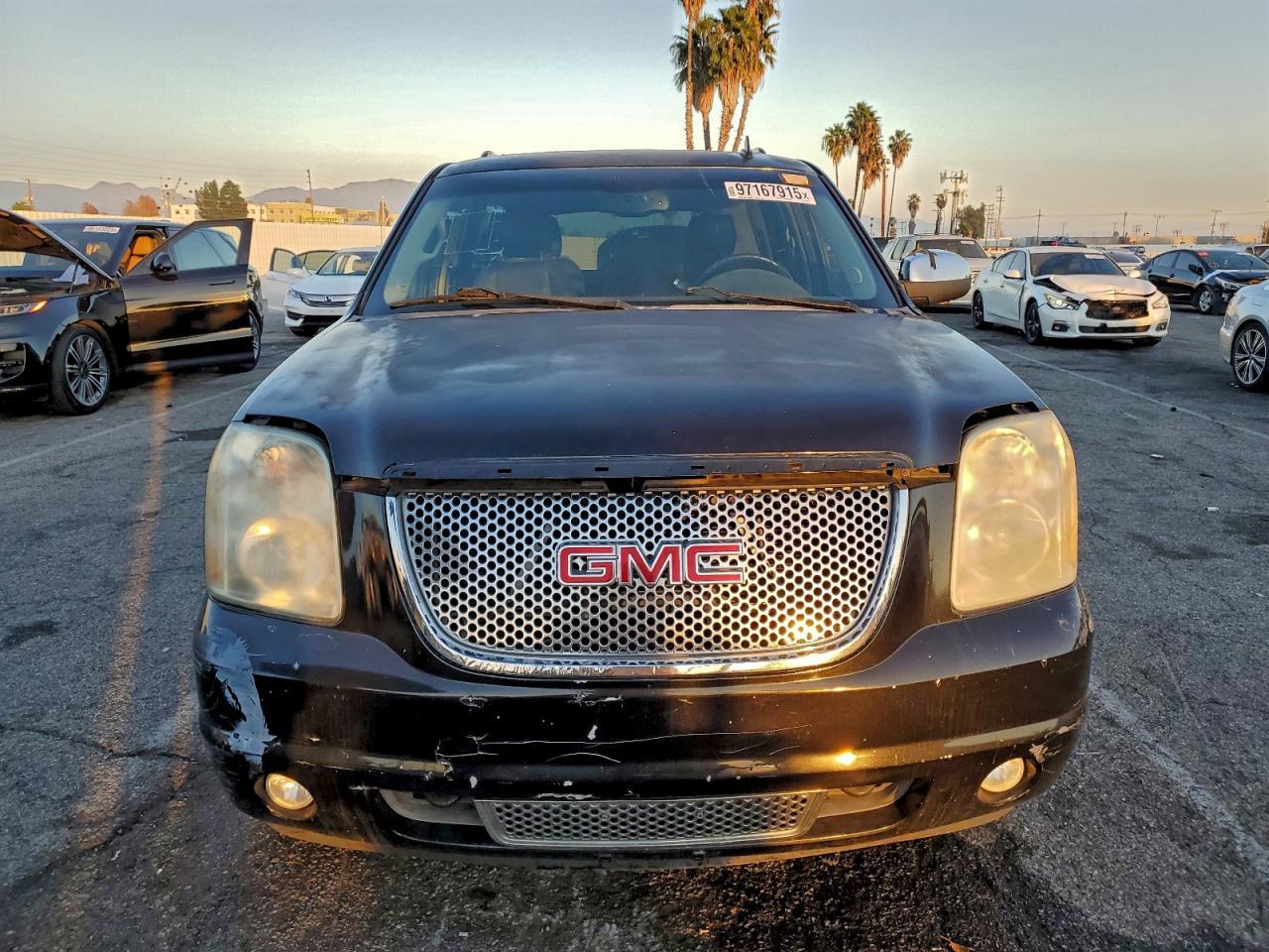 2012 GMC Yukon Denali - Image 5