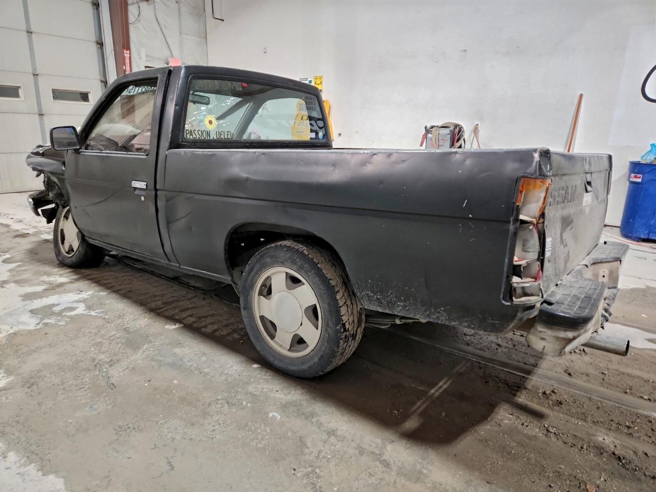 1992 Nissan Truck Short Wheelbase - Фото 2