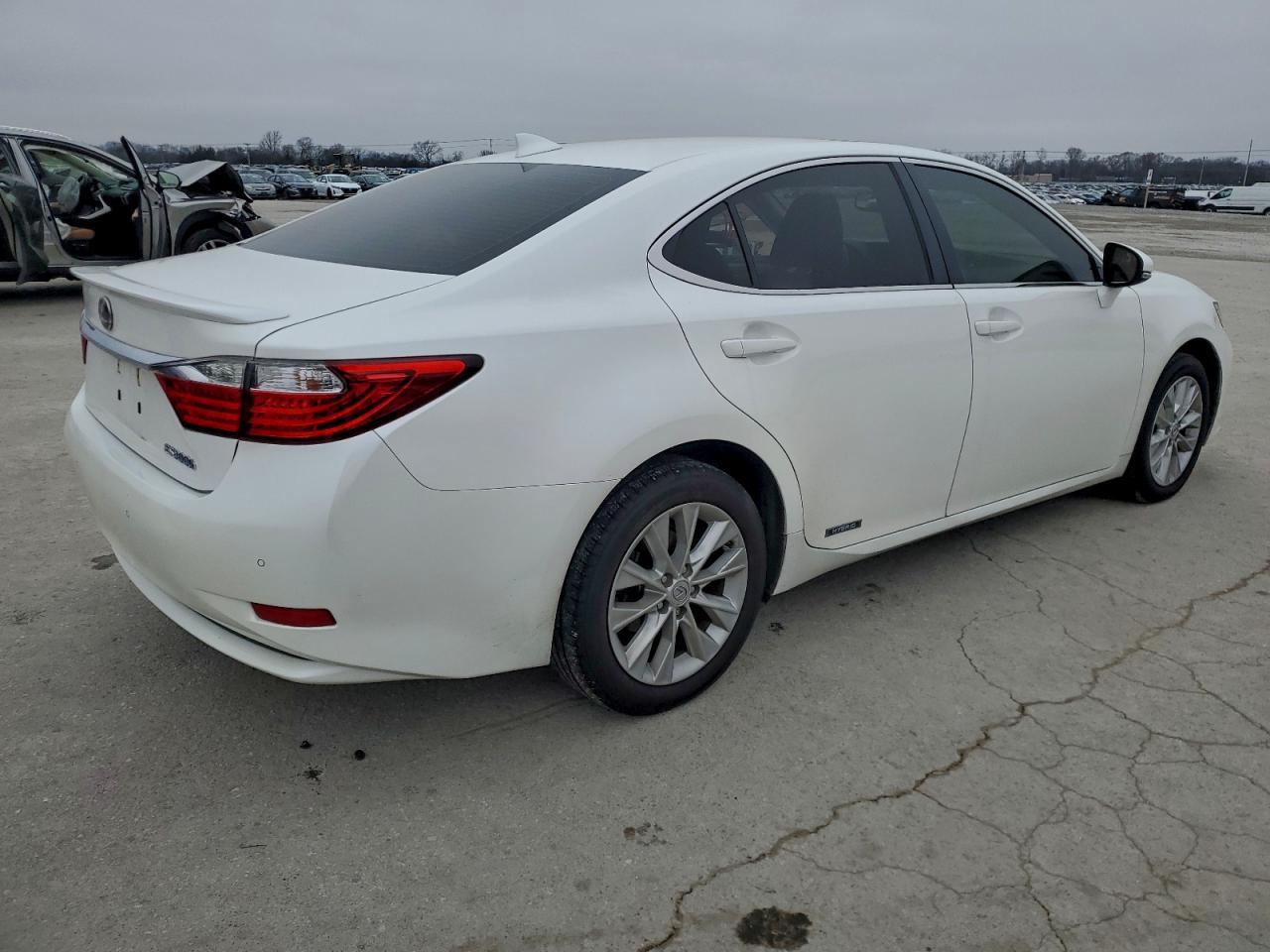 2015 Lexus Es 300H - Фото 3