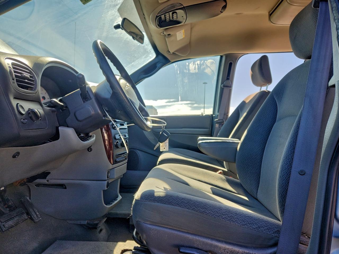 2004 Chrysler Town & Country Lx - Фото 7