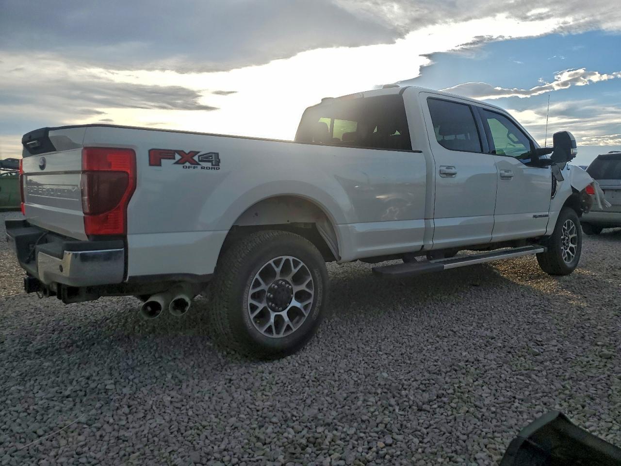 2022 Ford F350 Super Duty - Фото 3