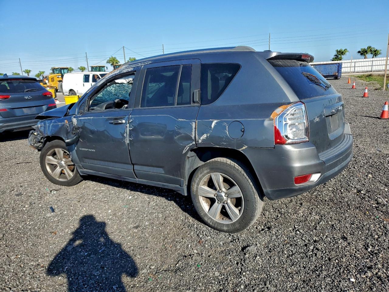 2012 Jeep Compass Latitude - Фото 2