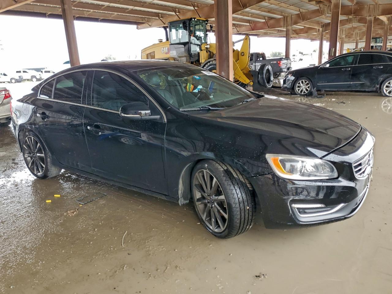 2015 Volvo S60 Platinum - Image 4
