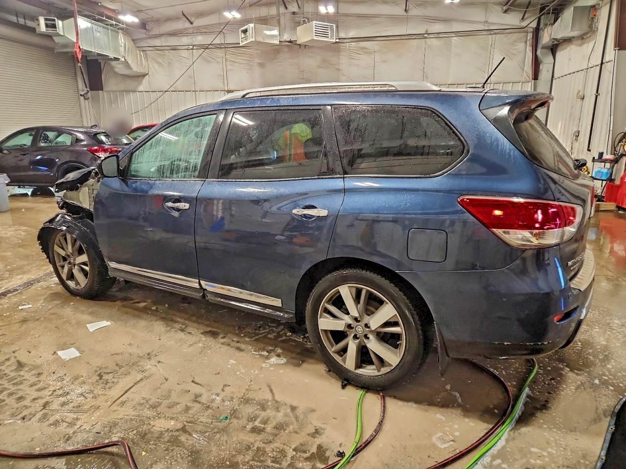 2014 Nissan Pathfinder S - Фото 2
