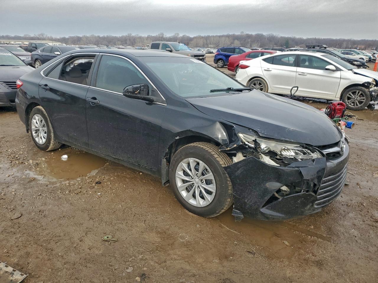 2017 Toyota Camry Le - Фото 4