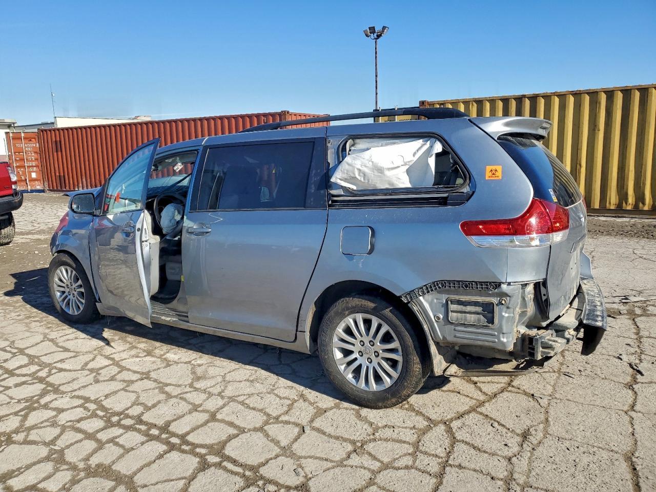 2013 Toyota Sienna Xle - Фото 2
