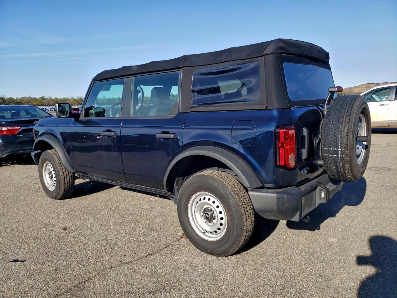 2021 Ford Bronco Base - Фото 2
