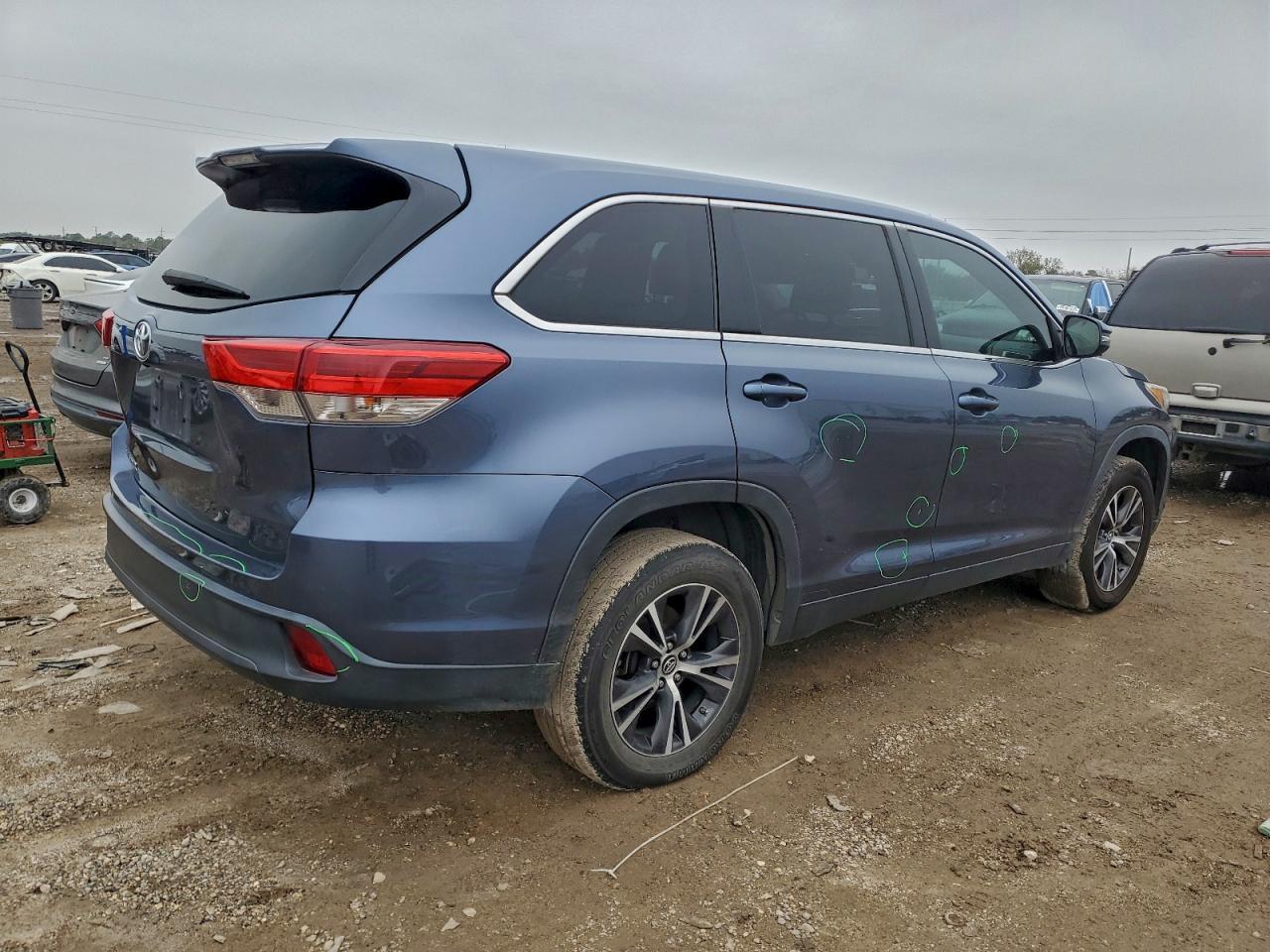 2019 Toyota Highlander Le - Фото 3