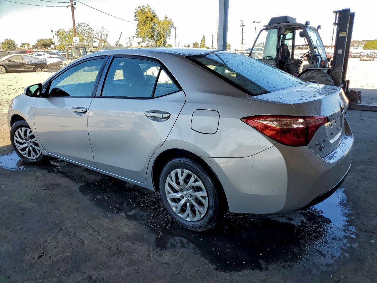 2017 Toyota Corolla L - Фото 2