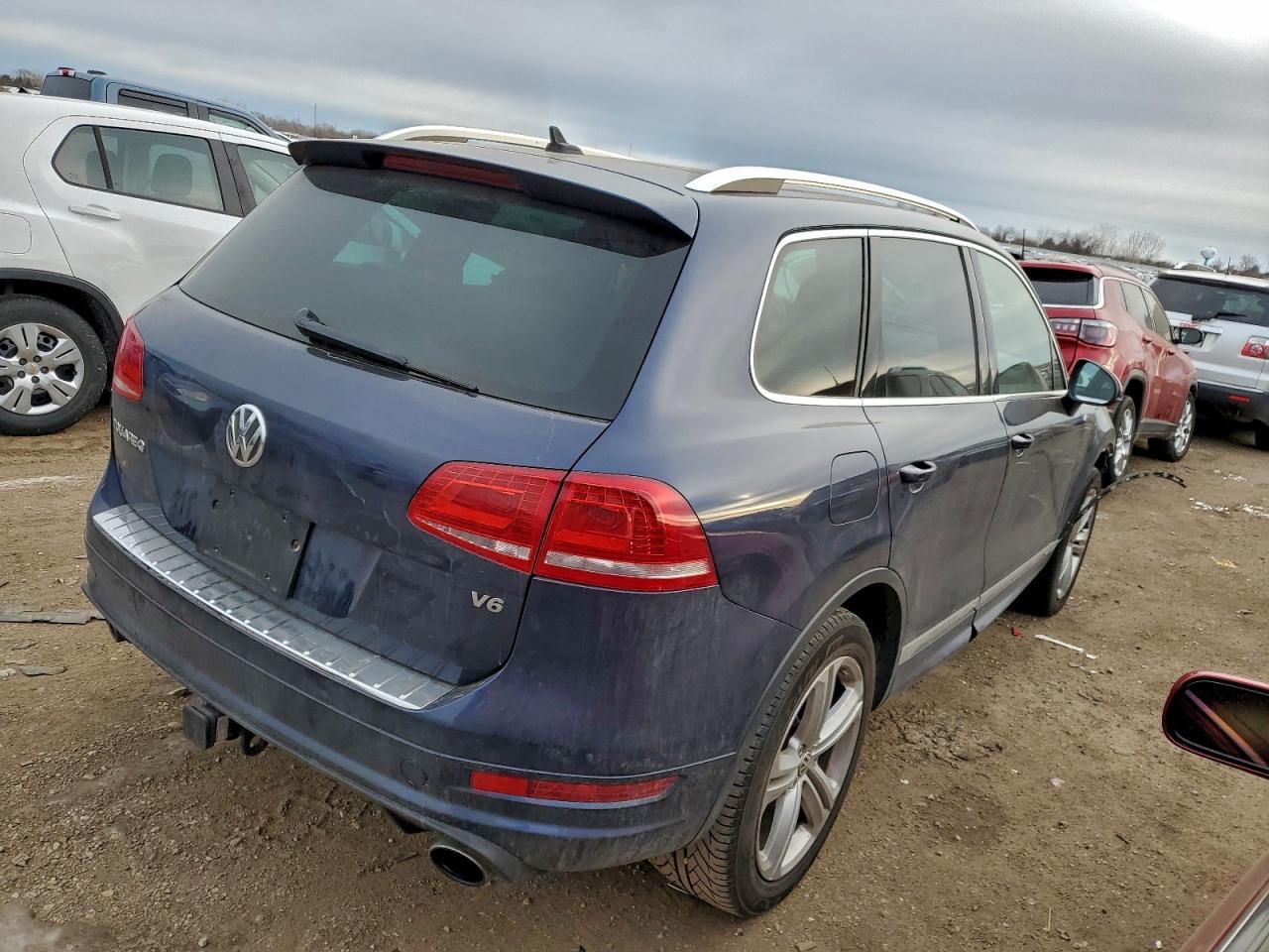 2014 Volkswagen Touareg V6 - Image 3