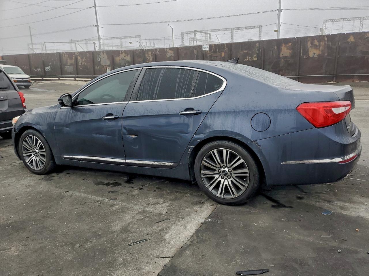 2014 Kia Cadenza Premium - Image 2