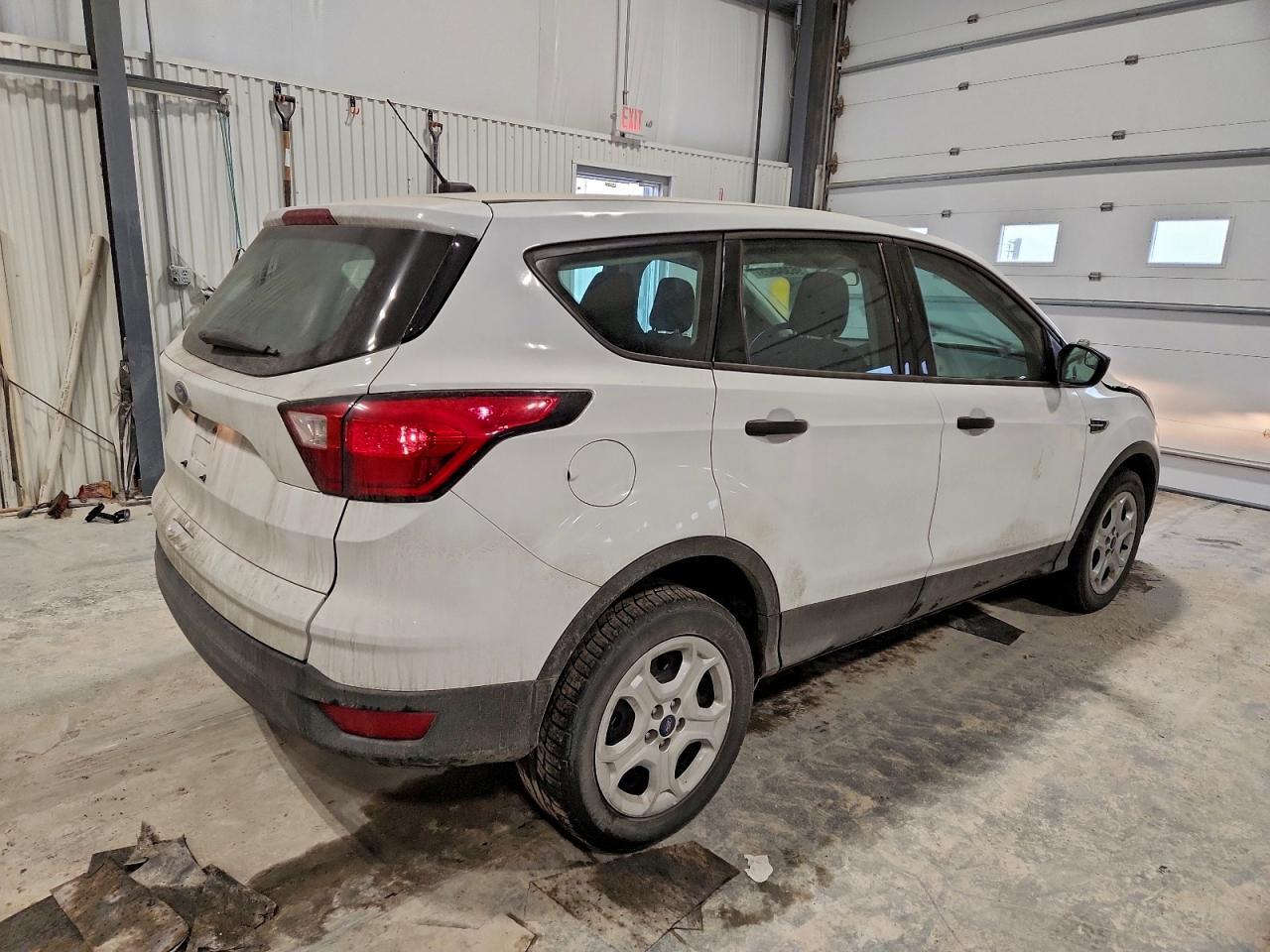 2019 Ford Escape S - Фото 3