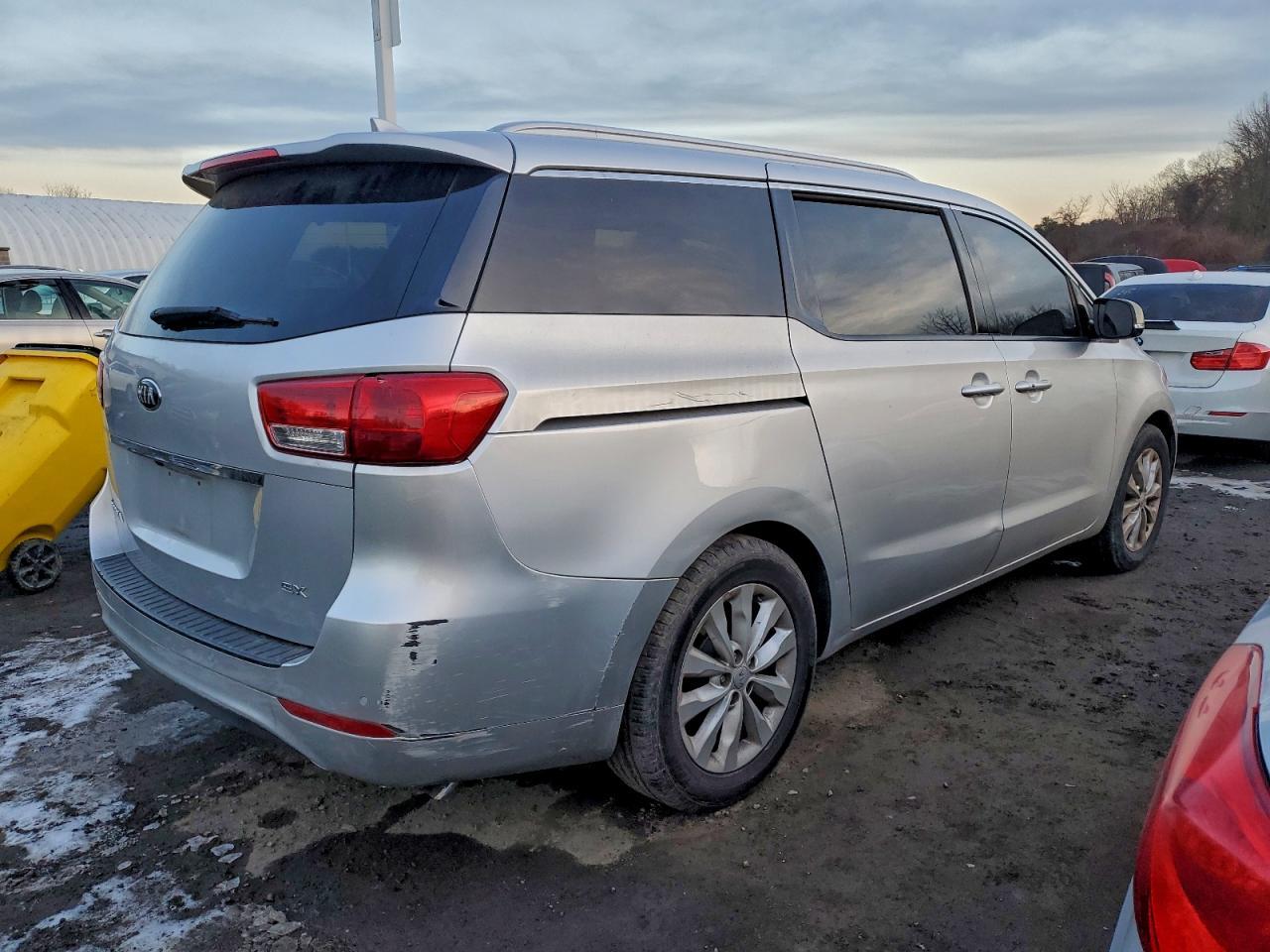 2017 Kia Sedona Ex - Image 3