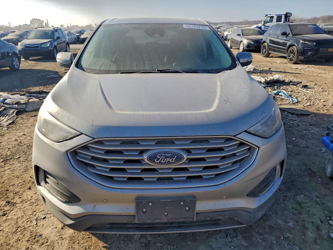 2022 Ford Edge Titanium - Фото 5