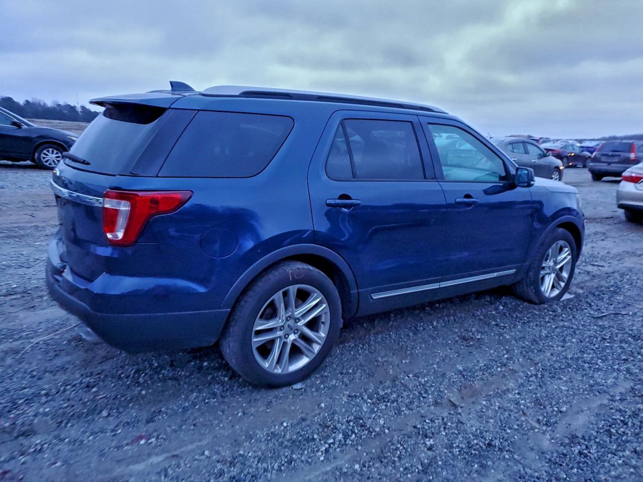 2017 Ford Explorer Xlt - Фото 3