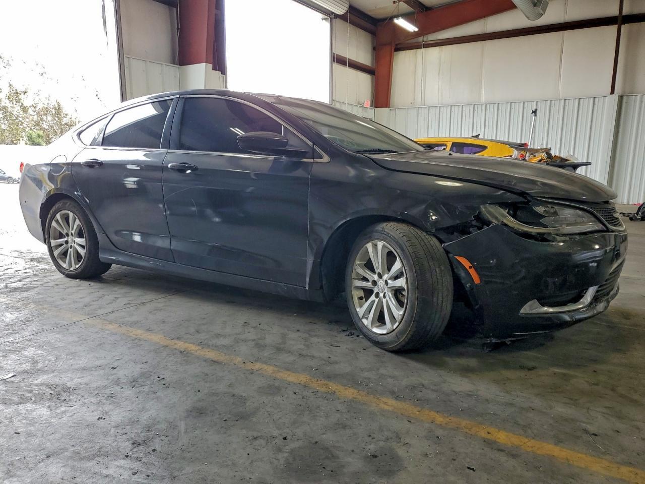 2015 Chrysler 200 Limited - Фото 4