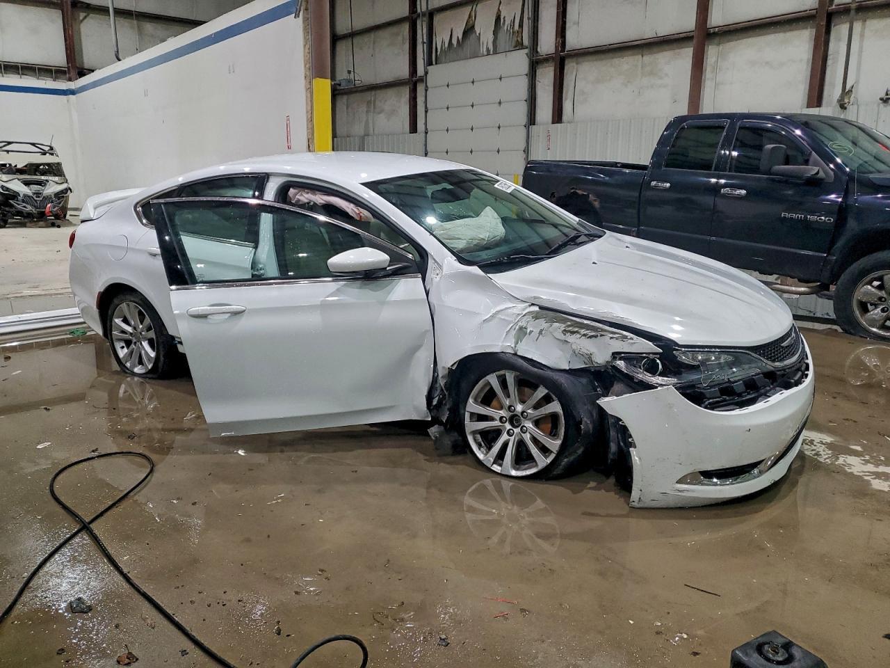 2015 Chrysler 200 Limited - Фото 4