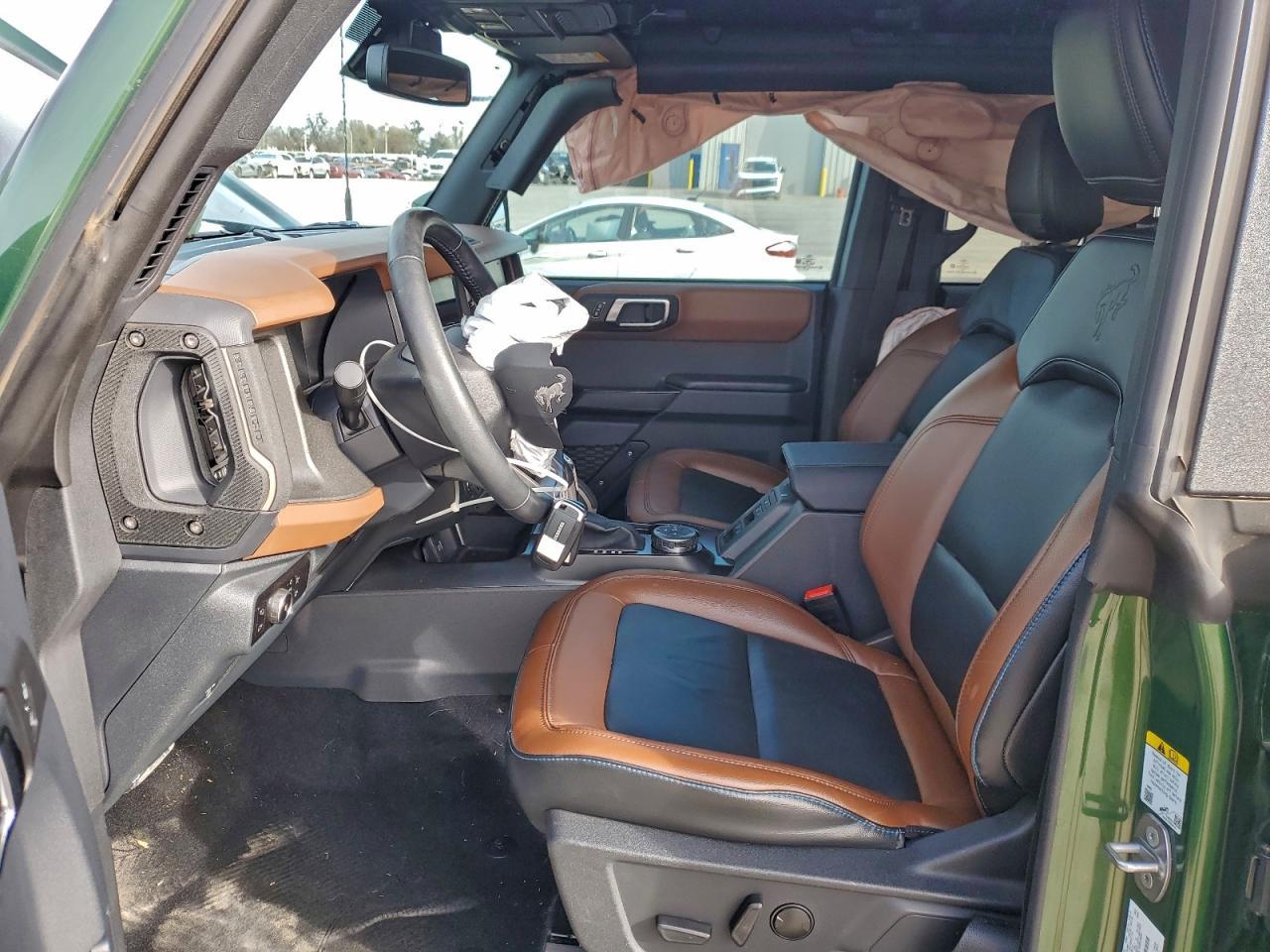 2024 Ford Bronco Outer Banks - Image 7