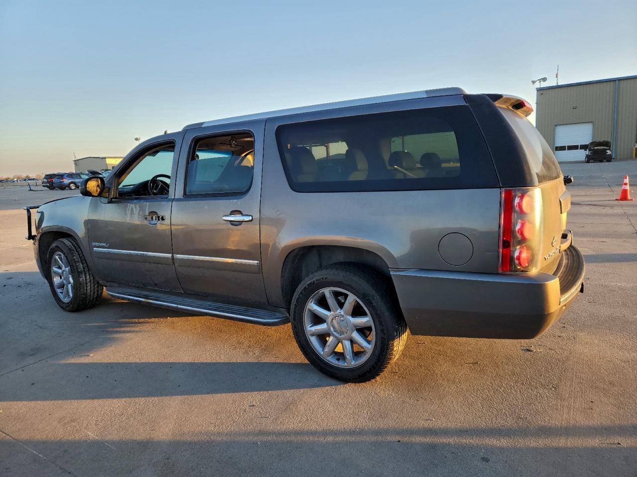 2011 GMC Yukon Xl Denali - Фото 2
