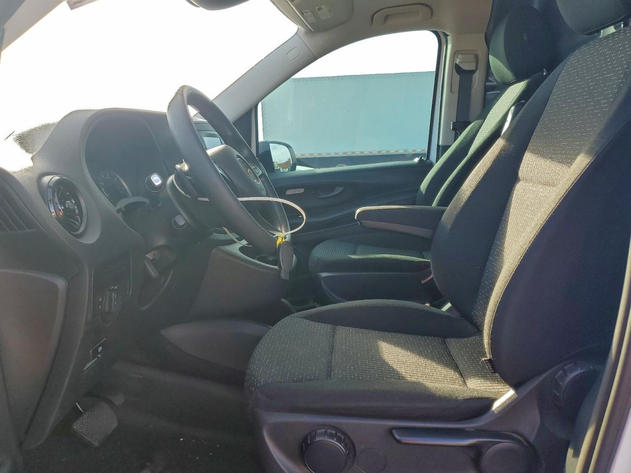 2023 Mercedes Benz Metris Utility / Service Van - Image 7