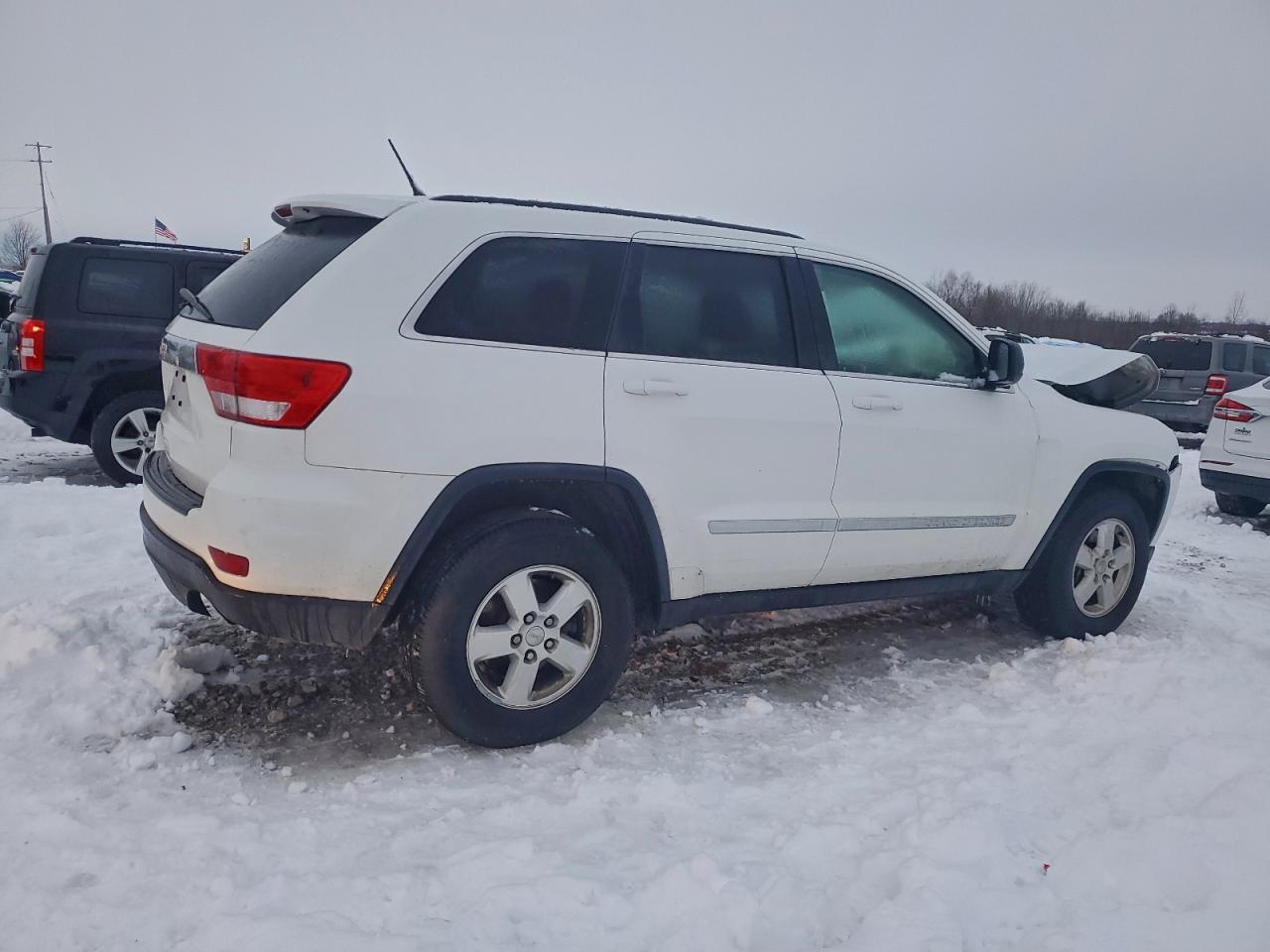 2013 Jeep Grand Cherokee Laredo - Image 3