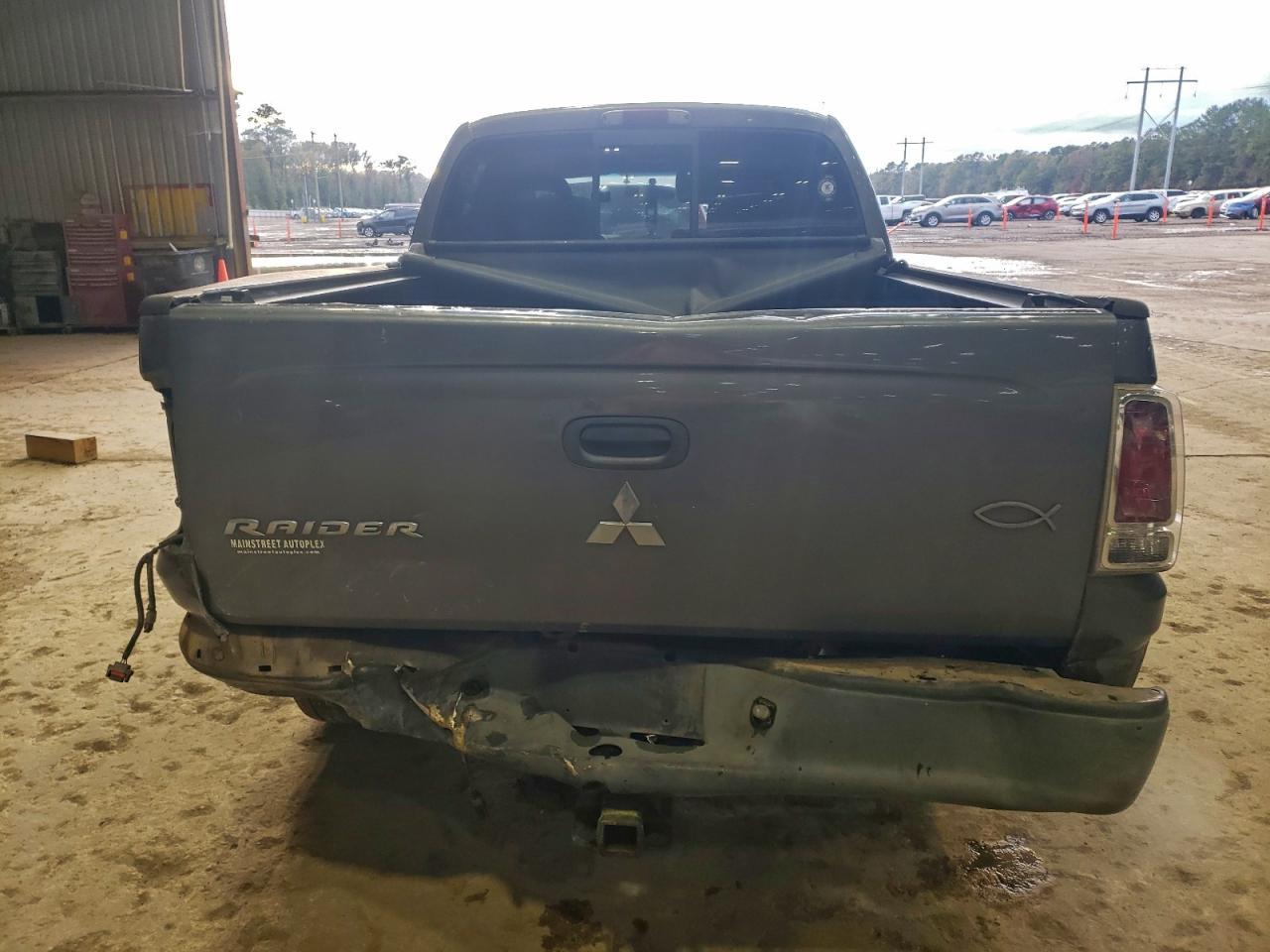 2006 Mitsubishi Raider Durocross - Фото 6