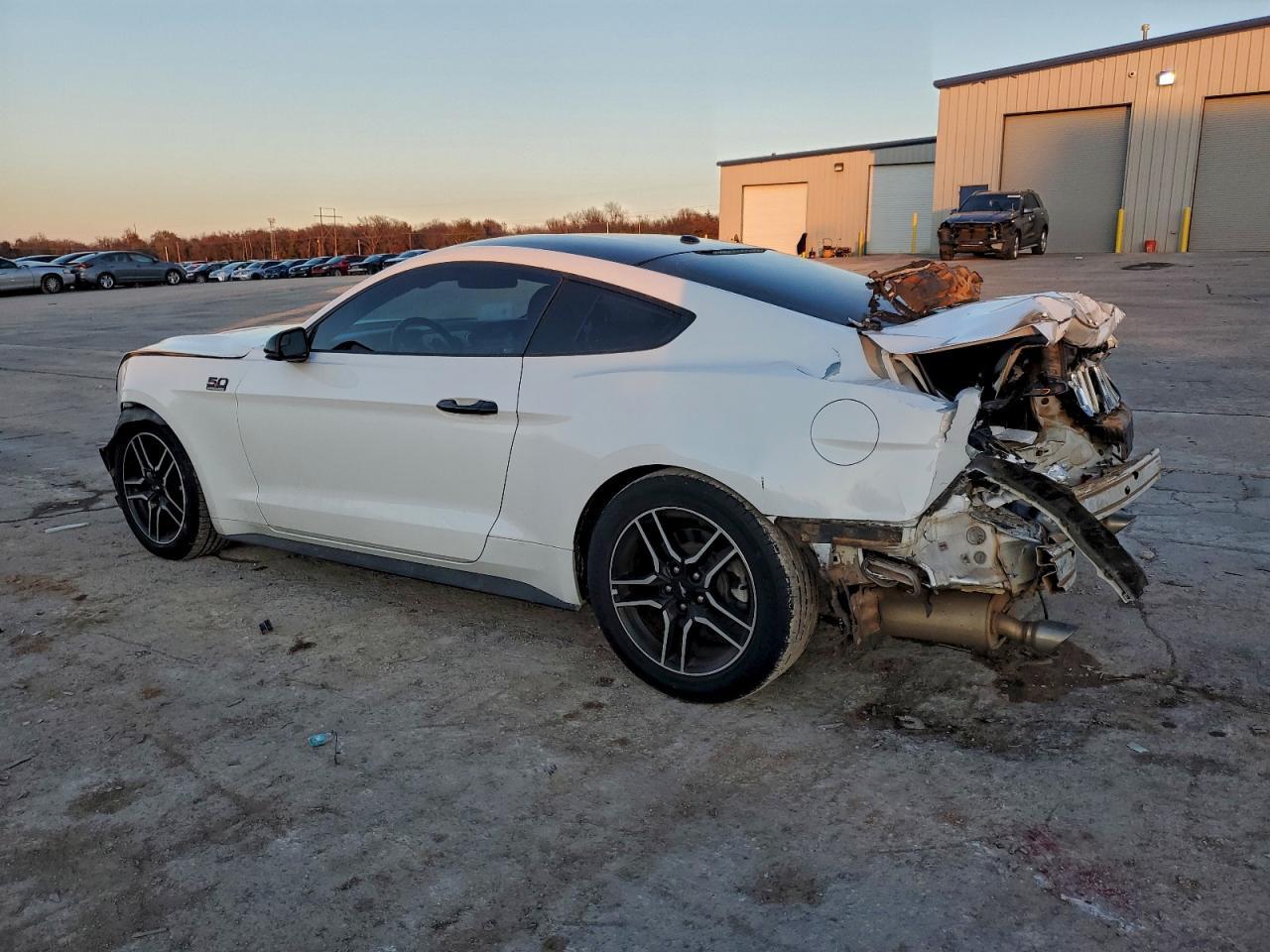 2018 Ford Mustang - Фото 2