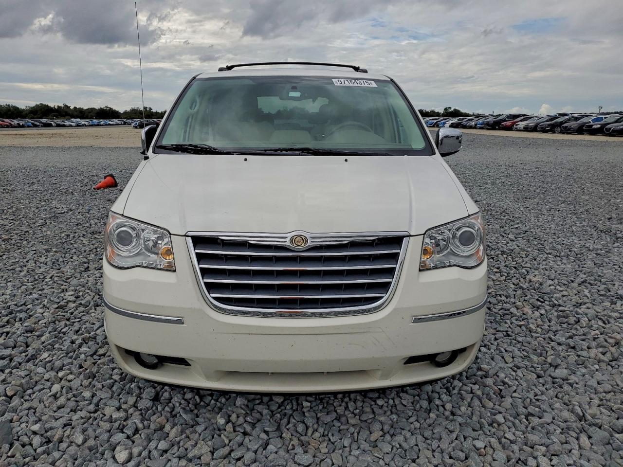 2010 Chrysler Town & Country Limited - Фото 5