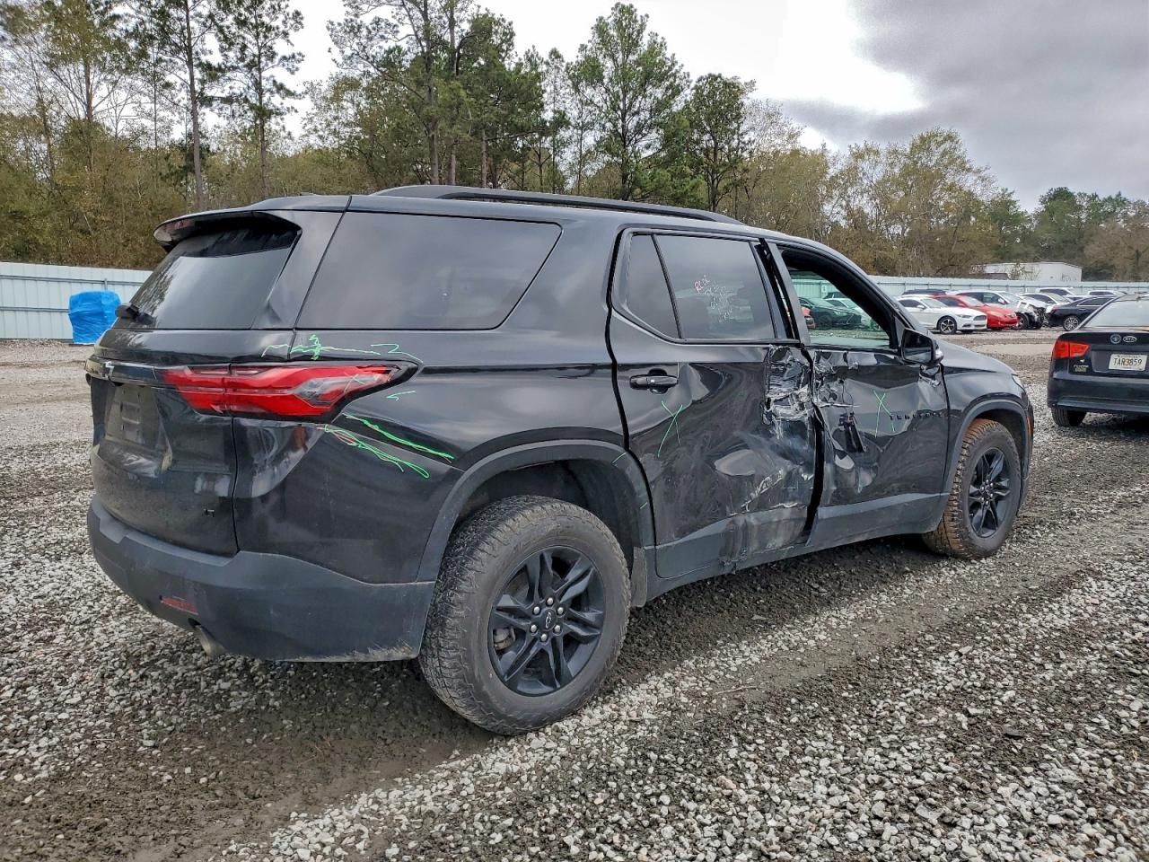 2022 Chevrolet Traverse Lt - Image 3