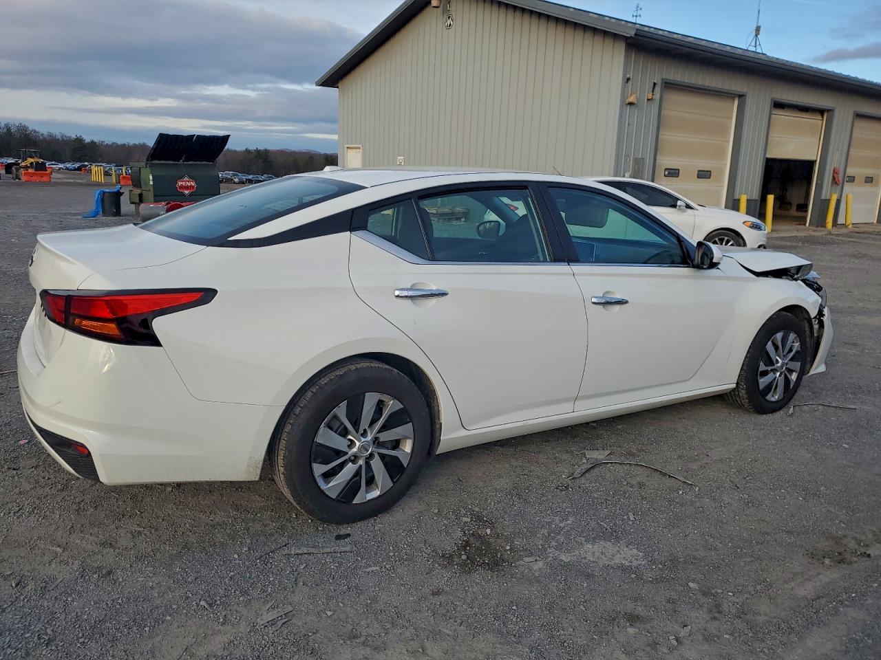 2019 Nissan Altima S - Фото 3