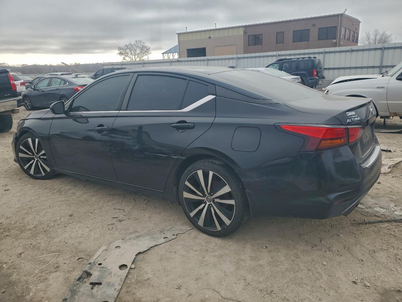 2019 Nissan Altima Sr - Image 2