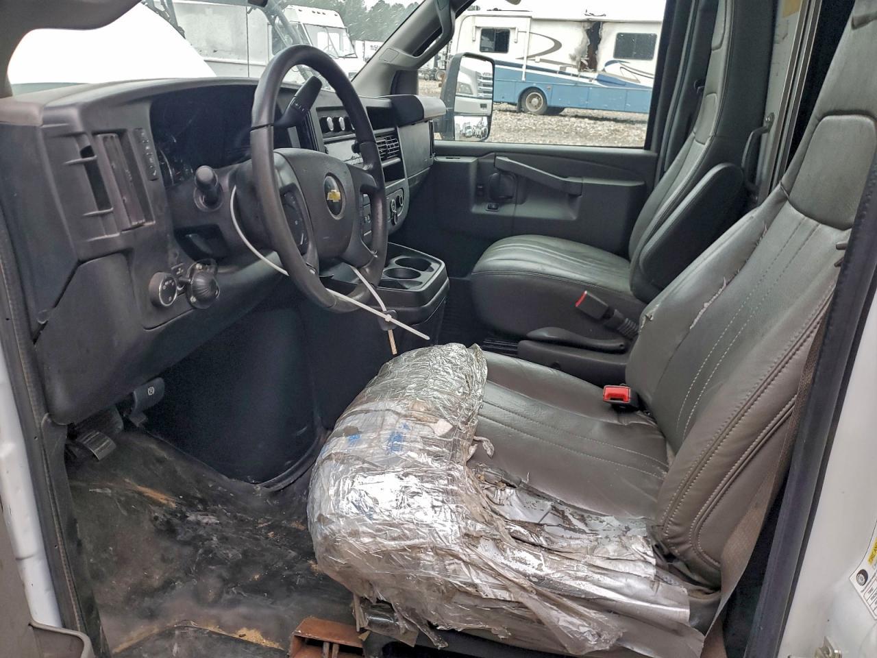 2020 Chevrolet Express 3500 Delivery Van - Image 7