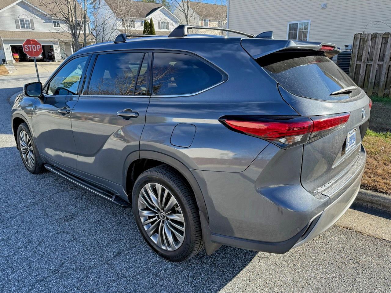 2021 Toyota Highlander Hybrid Platinum - Image 3