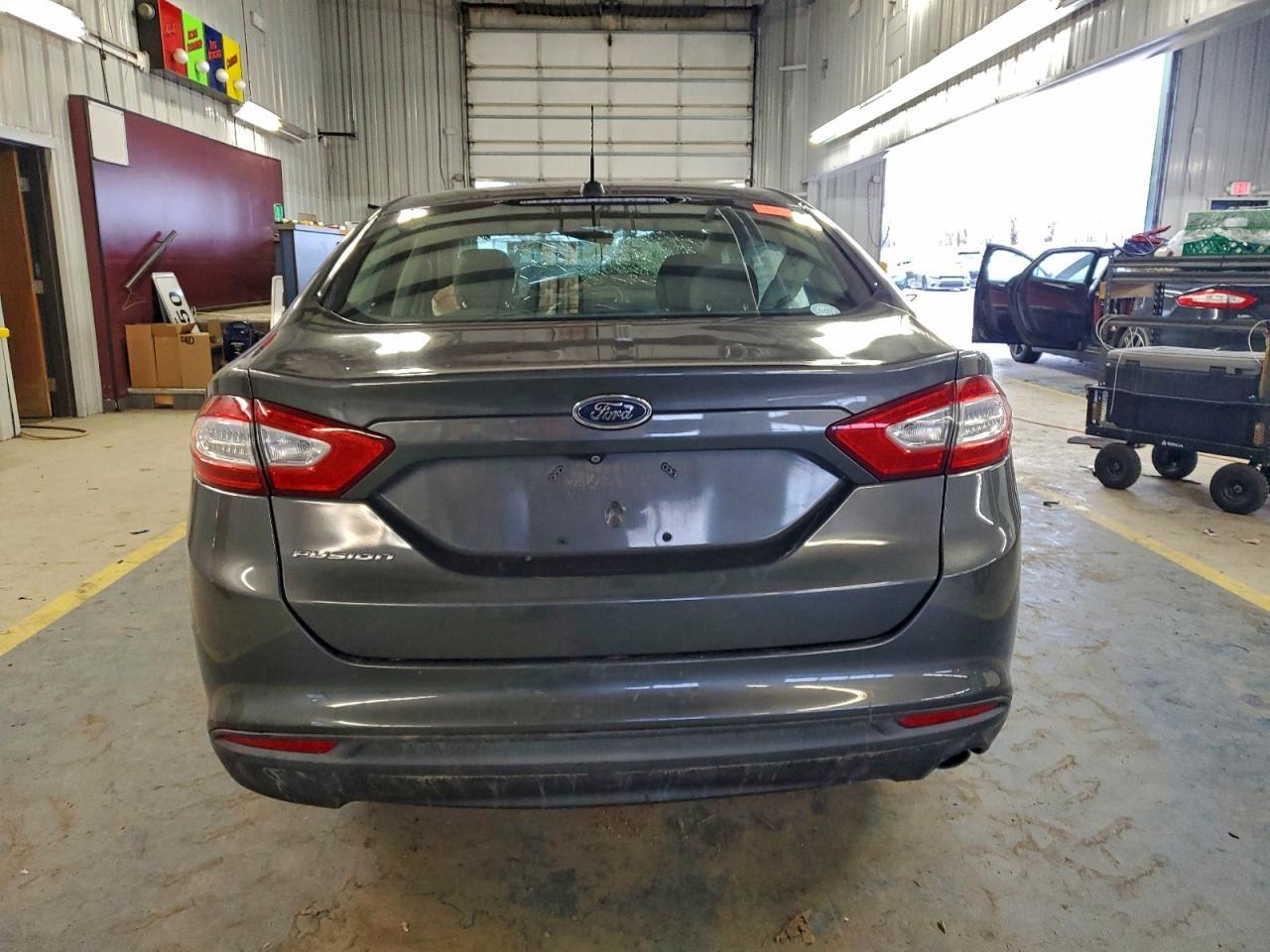 2015 Ford Fusion S - Фото 6