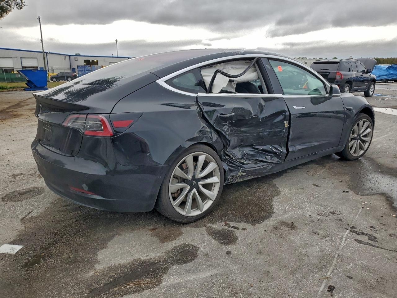 2018 Tesla Model 3 - Image 3