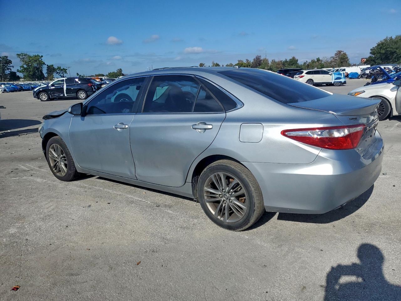 2015 Toyota Camry Se - Фото 2