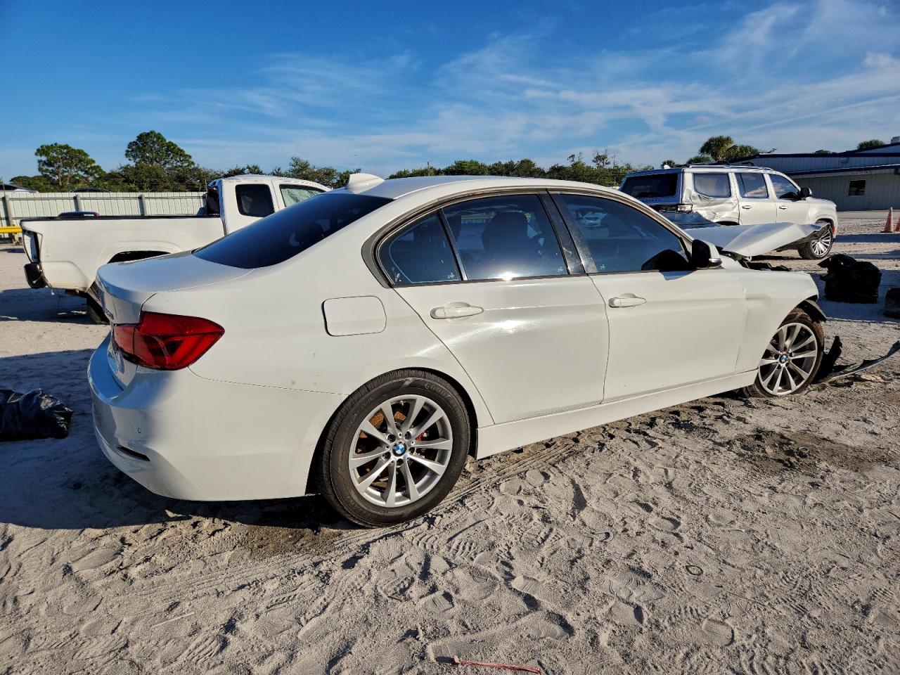2017 BMW 320 I - Image 3