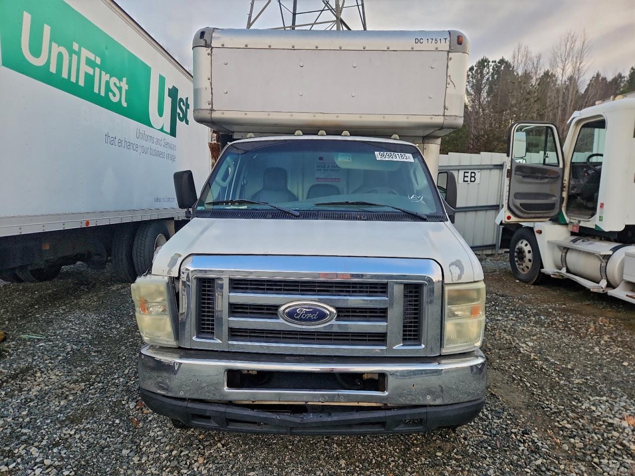 2008 Ford E 450 Box Truck - Фото 5
