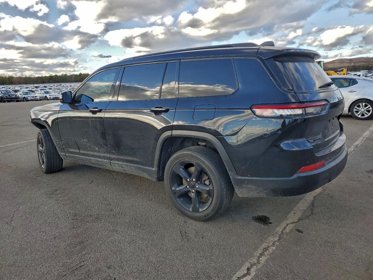 2021 Jeep Grand Cherokee L Laredo - Image 2