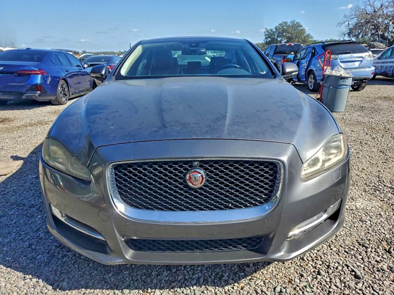 2016 Jaguar Xj - Image 5